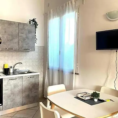 Luminoso Bilocale Con Balcone A מלון בורג'ו ורצי