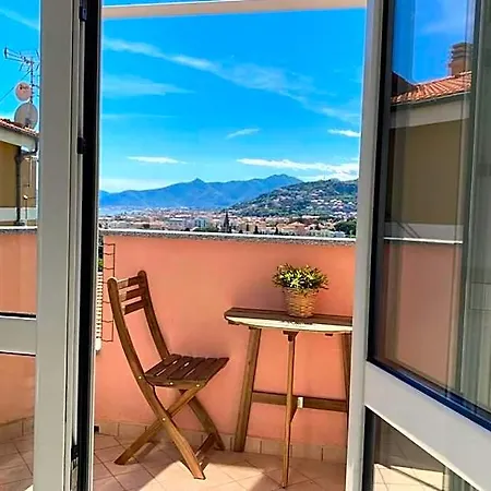 Luminoso Bilocale Con Balcone A